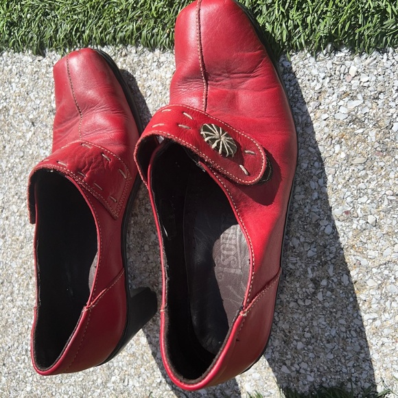 Tsonga Red Slip on Mules - Picture 3 of 4